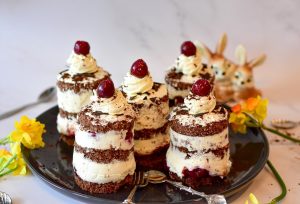 black forest, cakes, small cakes